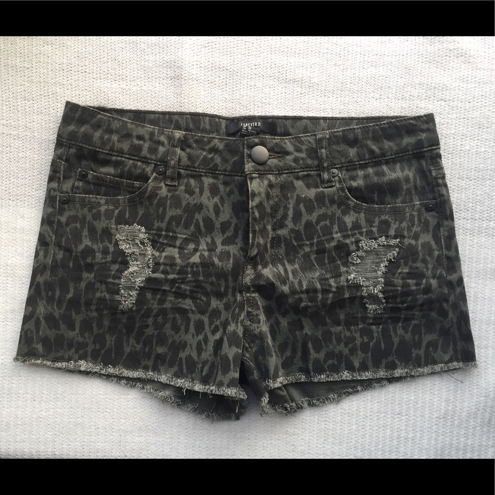 NEW✨Forever 21 High-waisted Cheetah Shorts